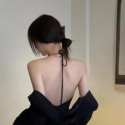 我才不要和人类恋爱呢